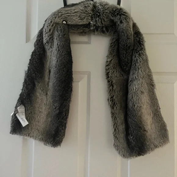 🌲 LOFT Faux Fur Gray and Brown Stole/Wrap - Picture 3 of 4